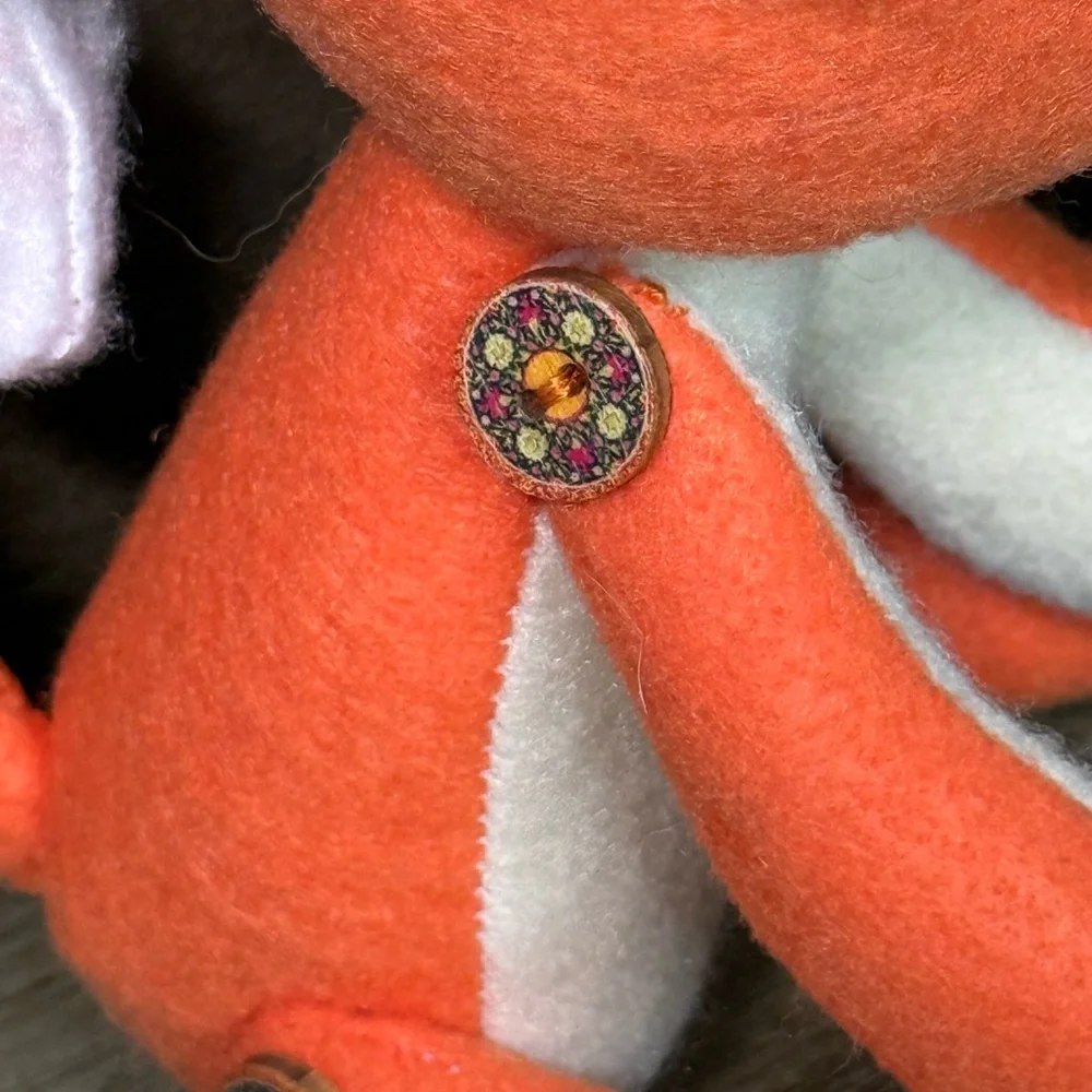 🦊✨ Handmade Woodland Fox Plush – Button-Jointed and Full of Charm! 🍂🧵 - Picture 6 of 6